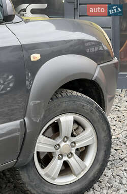 Внедорожник / Кроссовер Hyundai Tucson 2009 в 