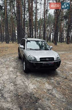 Внедорожник / Кроссовер Hyundai Tucson 2006 в 