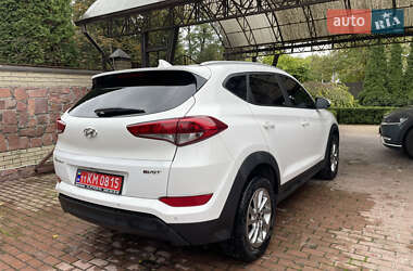 Внедорожник / Кроссовер Hyundai Tucson 2016 в 