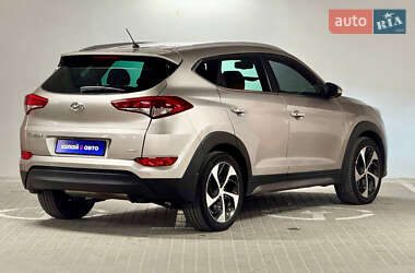 Внедорожник / Кроссовер Hyundai Tucson 2016 в 