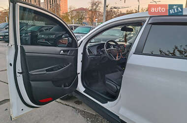Внедорожник / Кроссовер Hyundai Tucson 2017 в 