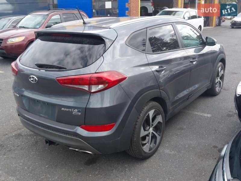 Позашляховик / Кросовер Hyundai Tucson 2015 в Полтаві