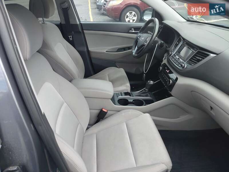 Позашляховик / Кросовер Hyundai Tucson 2015 в Полтаві