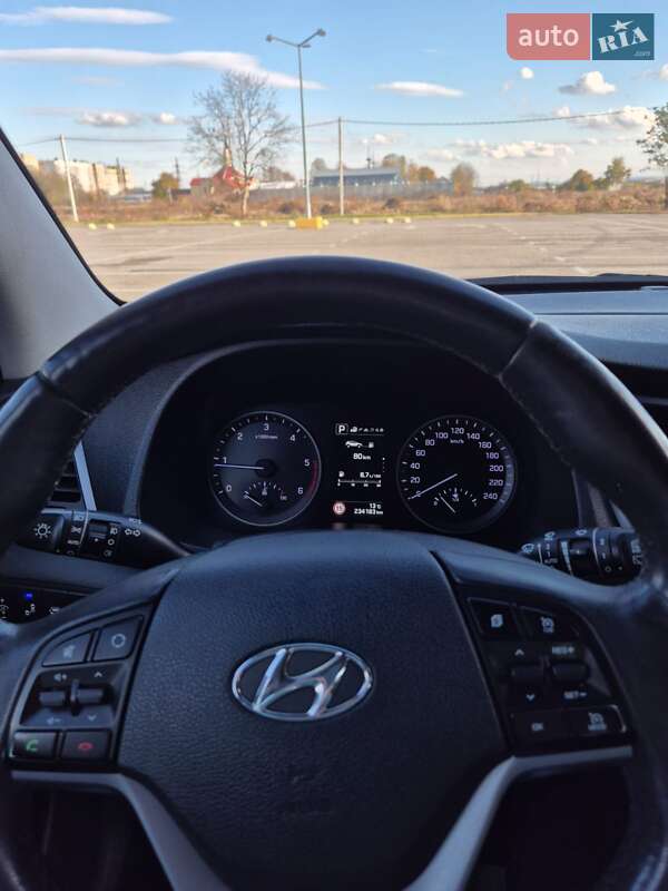 Позашляховик / Кросовер Hyundai Tucson 2016 в Чернівцях