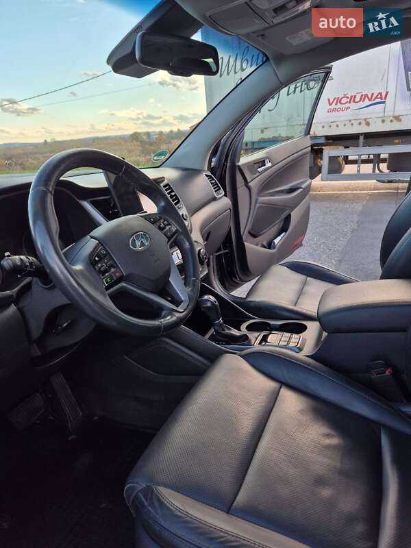 Позашляховик / Кросовер Hyundai Tucson 2016 в Чернівцях