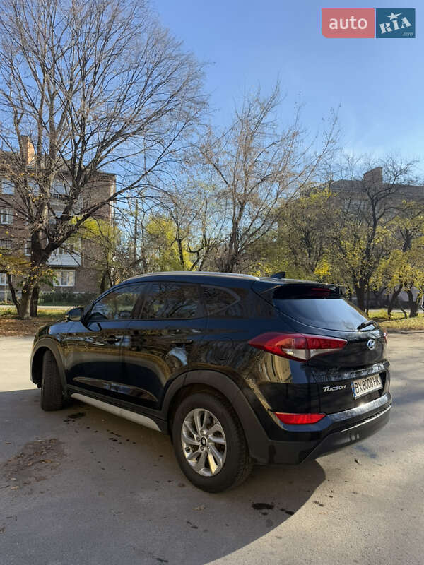 Внедорожник / Кроссовер Hyundai Tucson 2016 в Староконстантинове