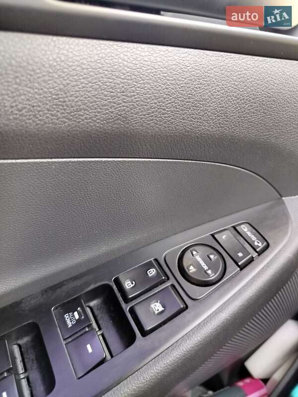 Позашляховик / Кросовер Hyundai Tucson 2016 в Києві