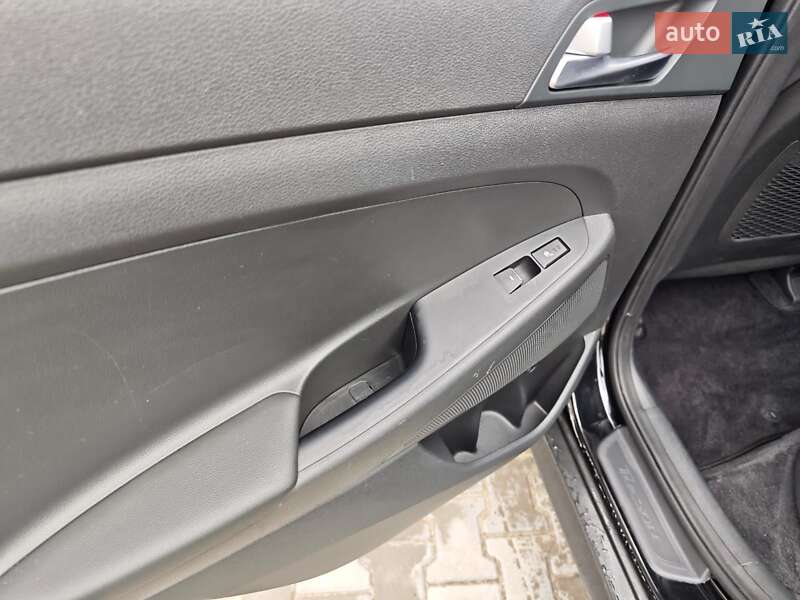 Внедорожник / Кроссовер Hyundai Tucson 2016 в Немирове