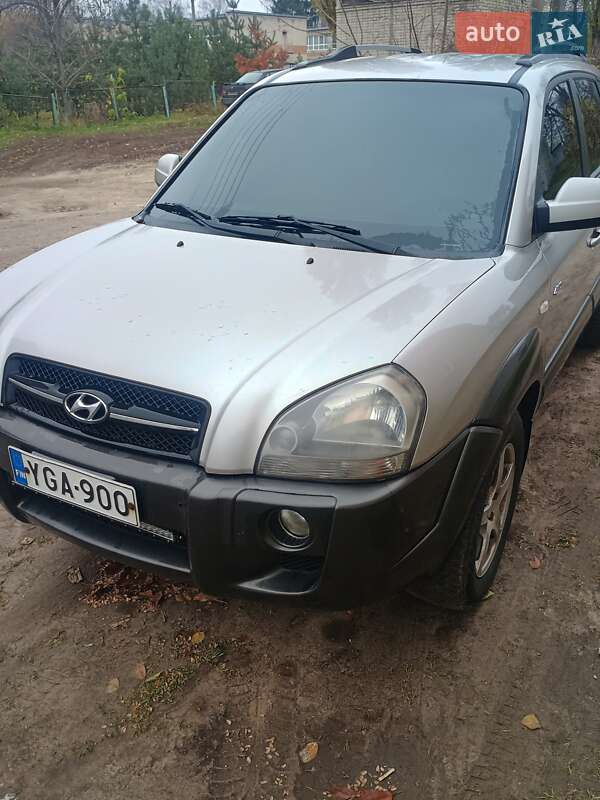 Внедорожник / Кроссовер Hyundai Tucson 2005 в Глухове фото Внедорожник / Кроссовер Hyundai Tucson 2005 в Глухове