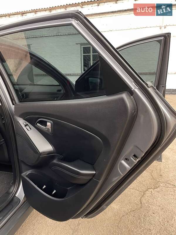 Внедорожник / Кроссовер Hyundai Tucson 2015 в Зеленодольской