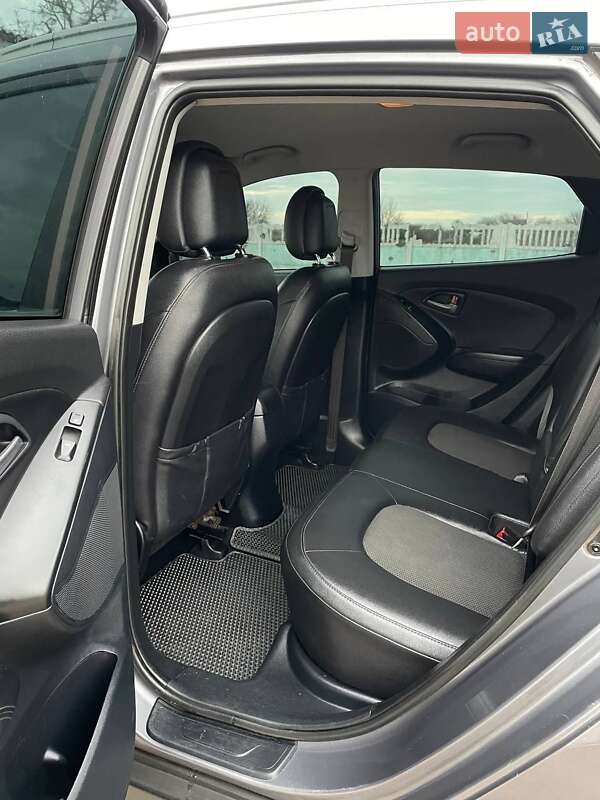 Внедорожник / Кроссовер Hyundai Tucson 2015 в Зеленодольской