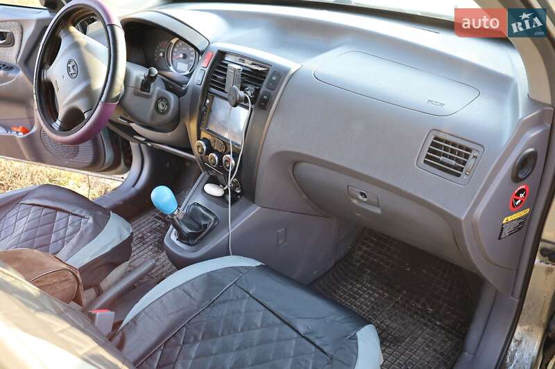 Внедорожник / Кроссовер Hyundai Tucson 2004 в Лебедине фото 16 Внедорожник / Кроссовер Hyundai Tucson 2004 в Лебедине
