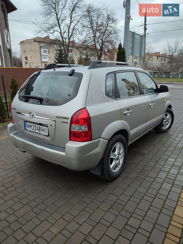 Внедорожник / Кроссовер Hyundai Tucson 2006 в Звягеле фото 6 Внедорожник / Кроссовер Hyundai Tucson 2006 в Звягеле