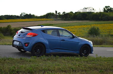 Хэтчбек Hyundai Veloster 2015 в 