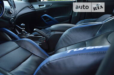 Хэтчбек Hyundai Veloster 2015 в 