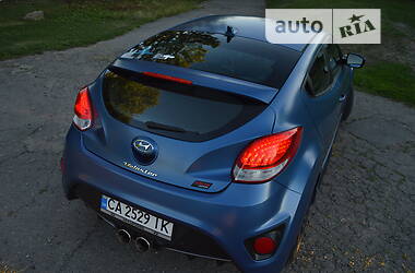 Хэтчбек Hyundai Veloster 2015 в 