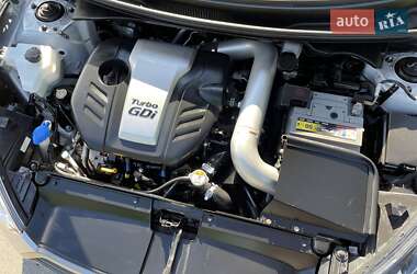Хэтчбек Hyundai Veloster 2015 в 