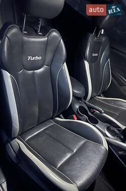 Хетчбек Hyundai Veloster 2013 в 