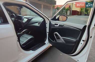 Хэтчбек Hyundai Veloster 2015 в 