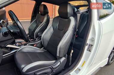 Хэтчбек Hyundai Veloster 2015 в 