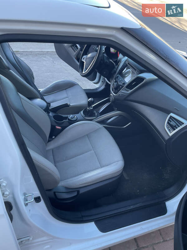 Хетчбек Hyundai Veloster 2012 в Ставищі