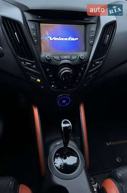 Хэтчбек Hyundai Veloster 2015 в 