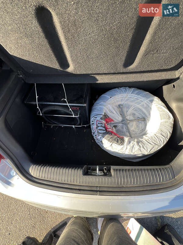 Хэтчбек Hyundai Veloster 2016 в Харькове фото 10 Хэтчбек Hyundai Veloster 2016 в Харькове