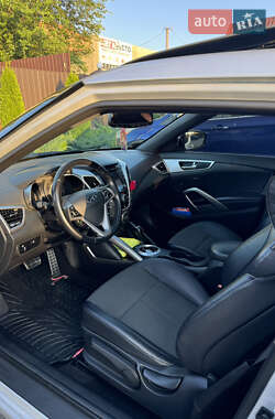 Хэтчбек Hyundai Veloster 2015 в 