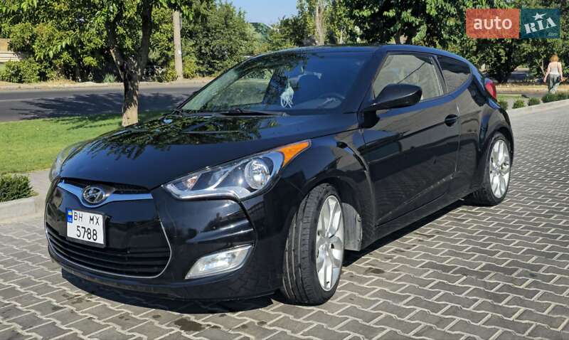 Хетчбек Hyundai Veloster 2014 в  фото Хетчбек Hyundai Veloster 2014 в