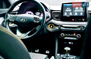 Хетчбек Hyundai Veloster 2019 в  фото 34 Хетчбек Hyundai Veloster 2019 в