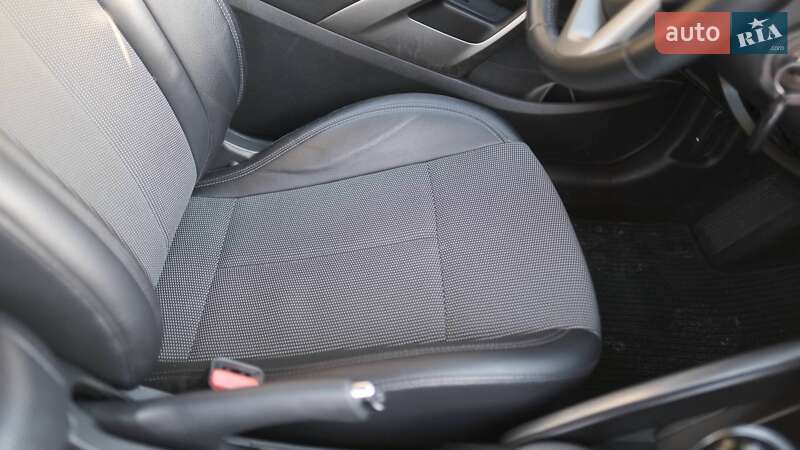 Хетчбек Hyundai Veloster 2016 в Києві