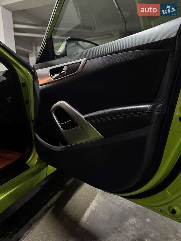 Хэтчбек Hyundai Veloster 2012 в Черновцах