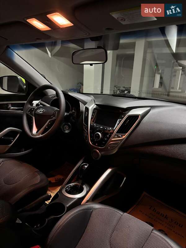 Хэтчбек Hyundai Veloster 2012 в Черновцах