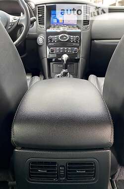 Внедорожник / Кроссовер Infiniti FX 30 2011 в 