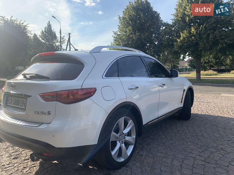 Позашляховик / Кросовер Infiniti FX 30 2011 в Корсунь-Шевченківському