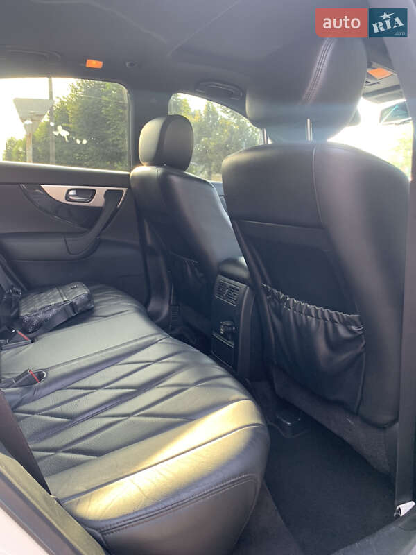 Позашляховик / Кросовер Infiniti FX 30 2011 в Корсунь-Шевченківському