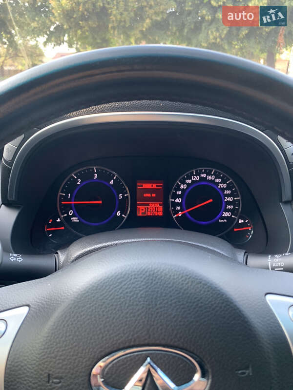 Позашляховик / Кросовер Infiniti FX 30 2011 в Корсунь-Шевченківському