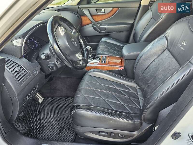 Внедорожник / Кроссовер Infiniti FX 30 2012 в Запорожье