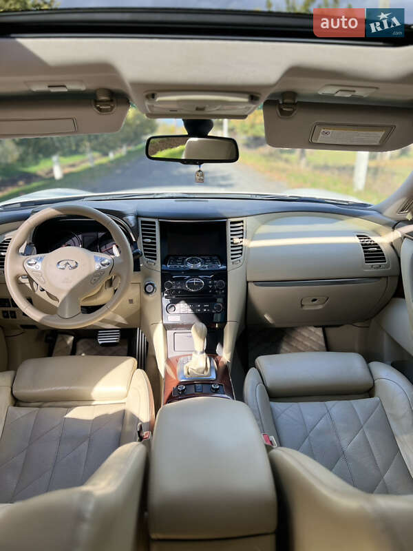 Внедорожник / Кроссовер Infiniti FX 30 2011 в Виноградове фото 17 Внедорожник / Кроссовер Infiniti FX 30 2011 в Виноградове