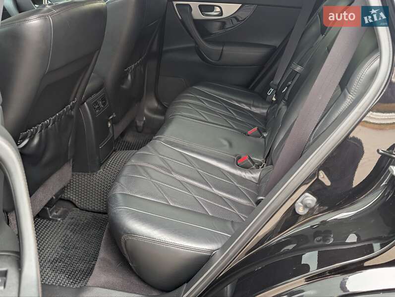 Внедорожник / Кроссовер Infiniti FX 30 2011 в Дубно