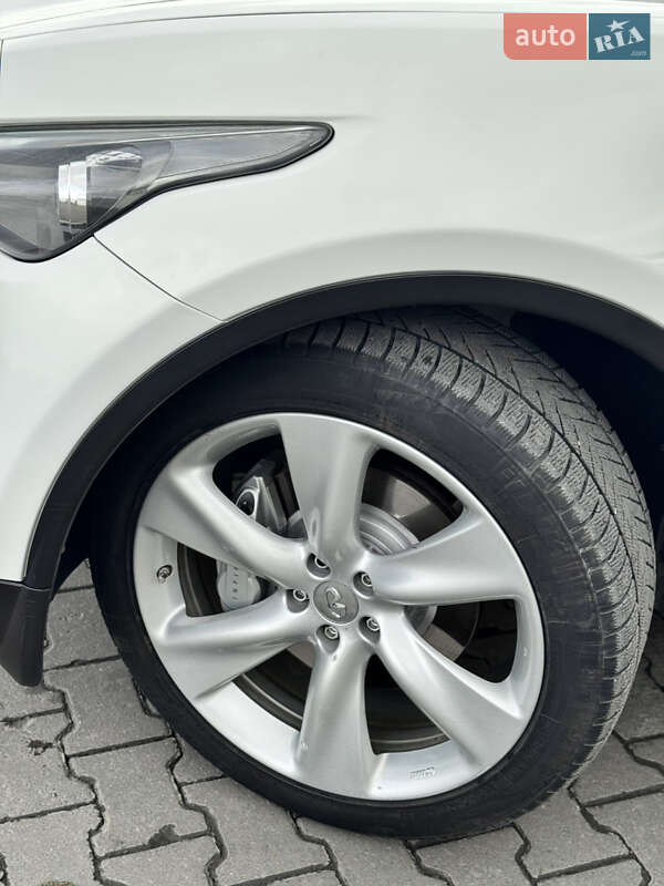 Внедорожник / Кроссовер Infiniti FX 30 2010 в Черновцах