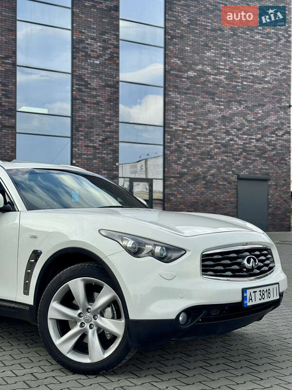Внедорожник / Кроссовер Infiniti FX 30 2010 в Черновцах