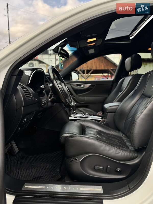 Внедорожник / Кроссовер Infiniti FX 30 2010 в Черновцах