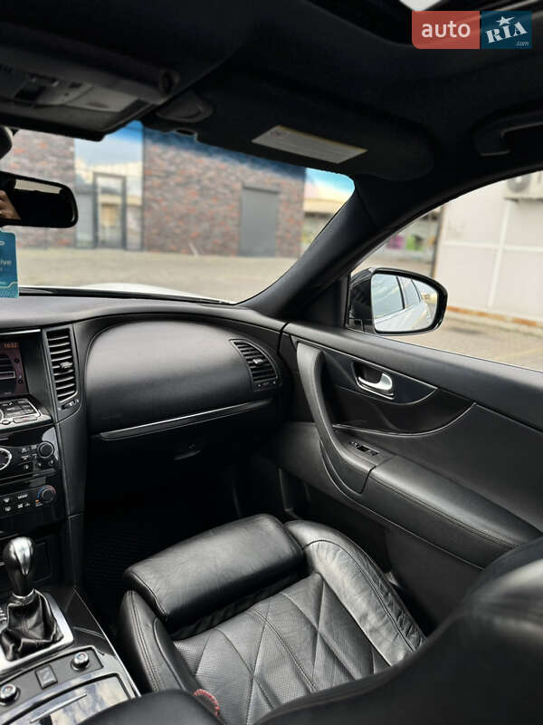 Внедорожник / Кроссовер Infiniti FX 30 2010 в Черновцах