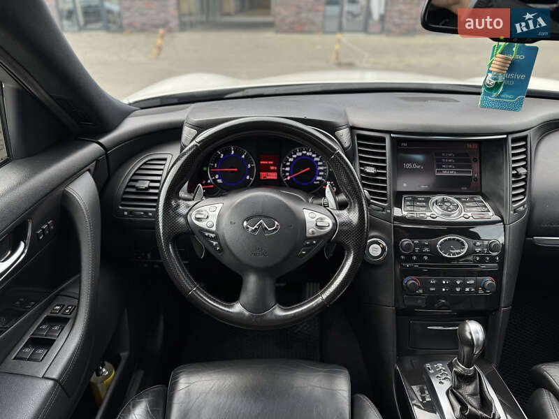 Внедорожник / Кроссовер Infiniti FX 30 2010 в Черновцах