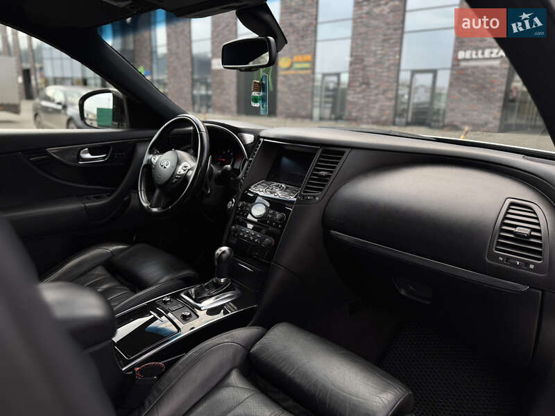 Внедорожник / Кроссовер Infiniti FX 30 2010 в Черновцах