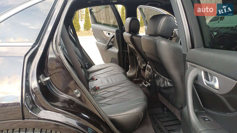 Внедорожник / Кроссовер Infiniti FX 30 2011 в Дрогобыче