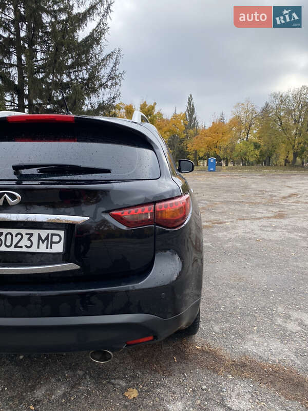 Внедорожник / Кроссовер Infiniti FX 35 2009 в Чугуеве фото 9 Внедорожник / Кроссовер Infiniti FX 35 2009 в Чугуеве