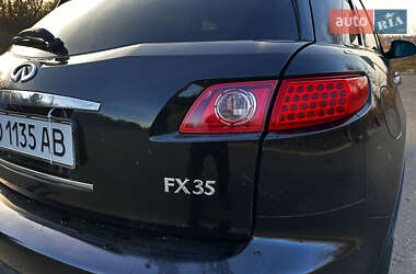 Внедорожник / Кроссовер Infiniti FX 35 2004 в 