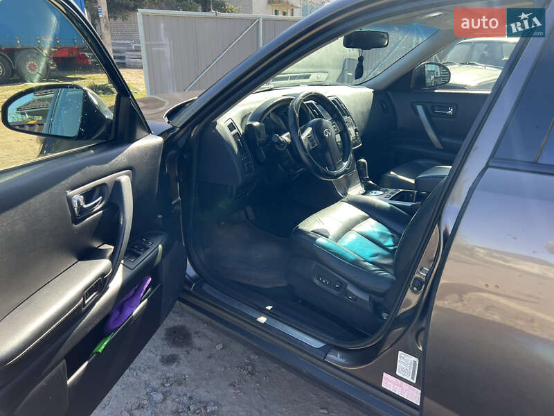 Внедорожник / Кроссовер Infiniti FX 35 2003 в Корнине